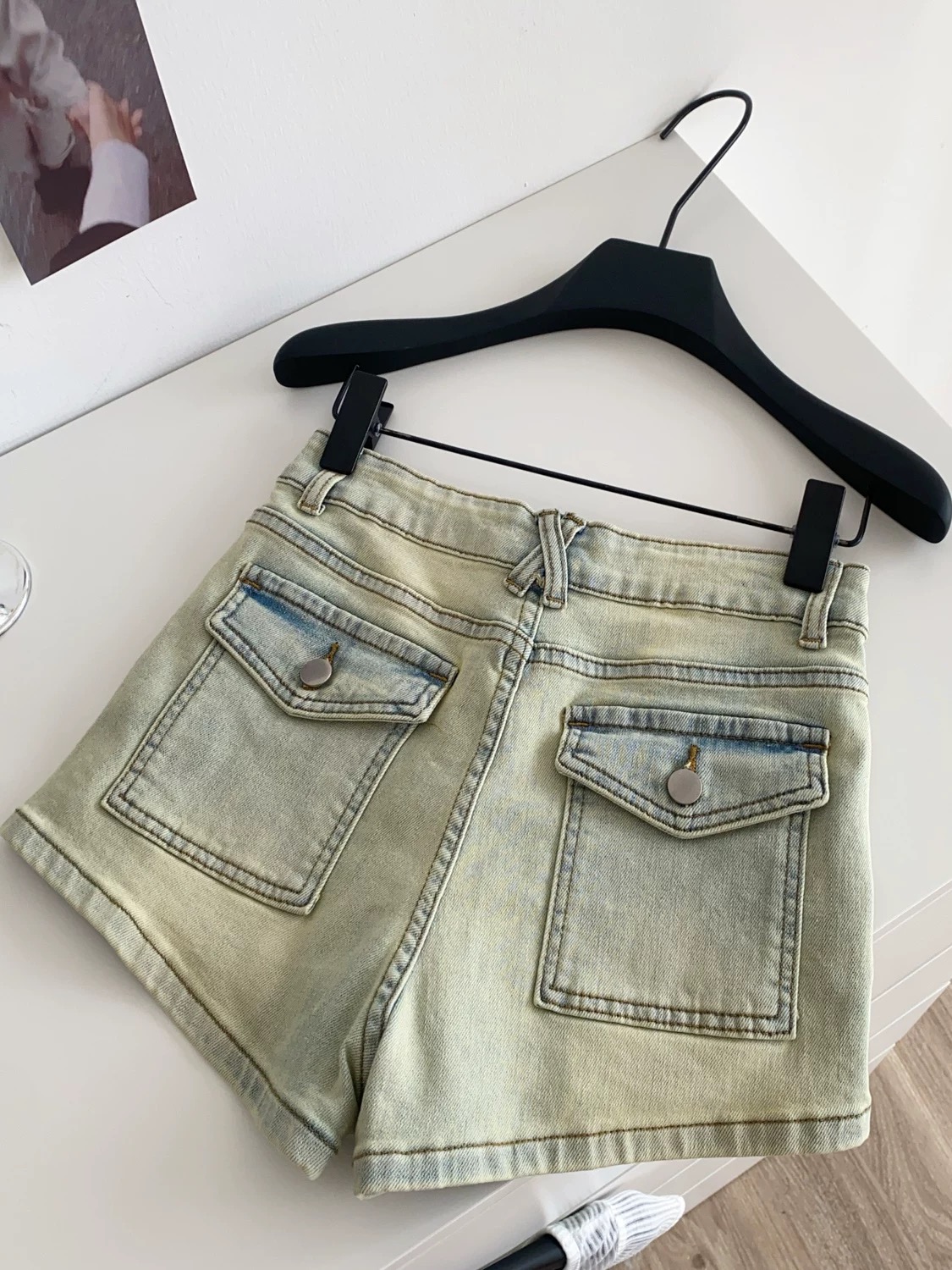 On my own shorts DS118 images